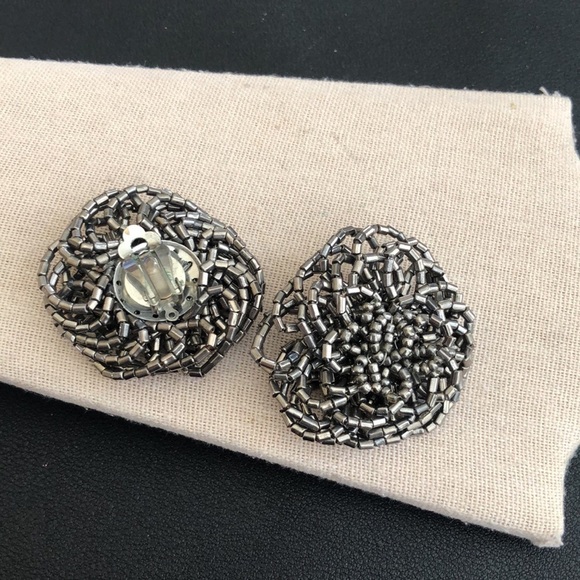 Vintage Clip On Earrings - Picture 2 of 3